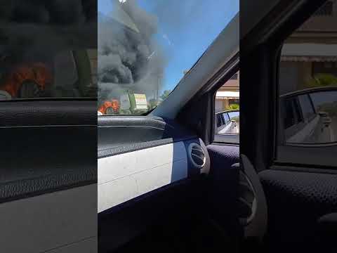 Video SANTARCANGELO (PZ). TRATTORE IN FIAMME