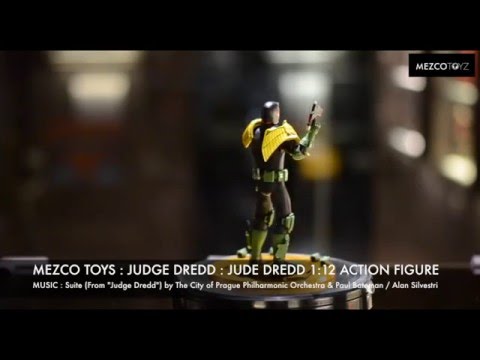 MEZCO TOYS : JUDGE DREDD : JUDGE DREDD 1:12 ACTION FIGURE (BLACK VER.)