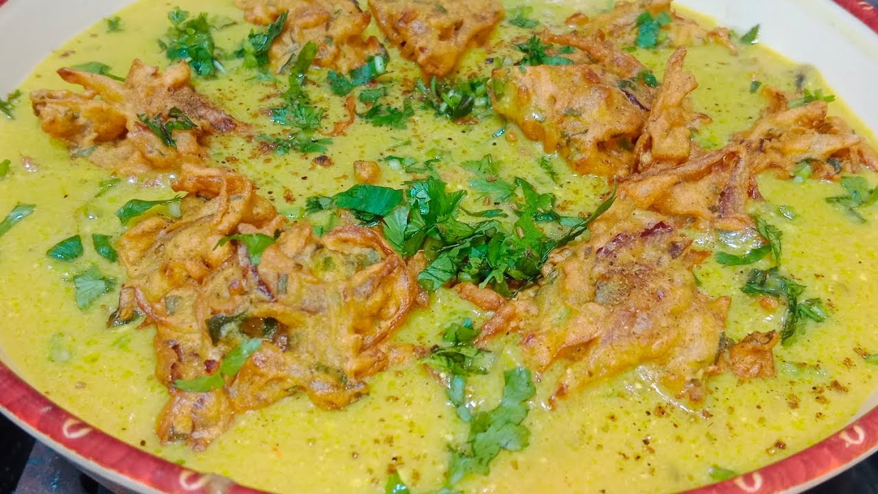 Kadhi pokara recipe| Pakistani kadhi pokara recipe by Shah gi food vlogs 