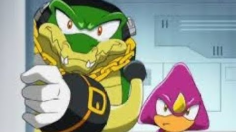 Sonic Dash playing as Tails And Charmy (unlocked vector and espio