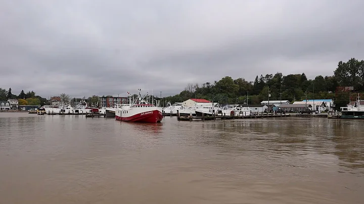 Commercial Fishing Tug J&R Mummery docking in Port...