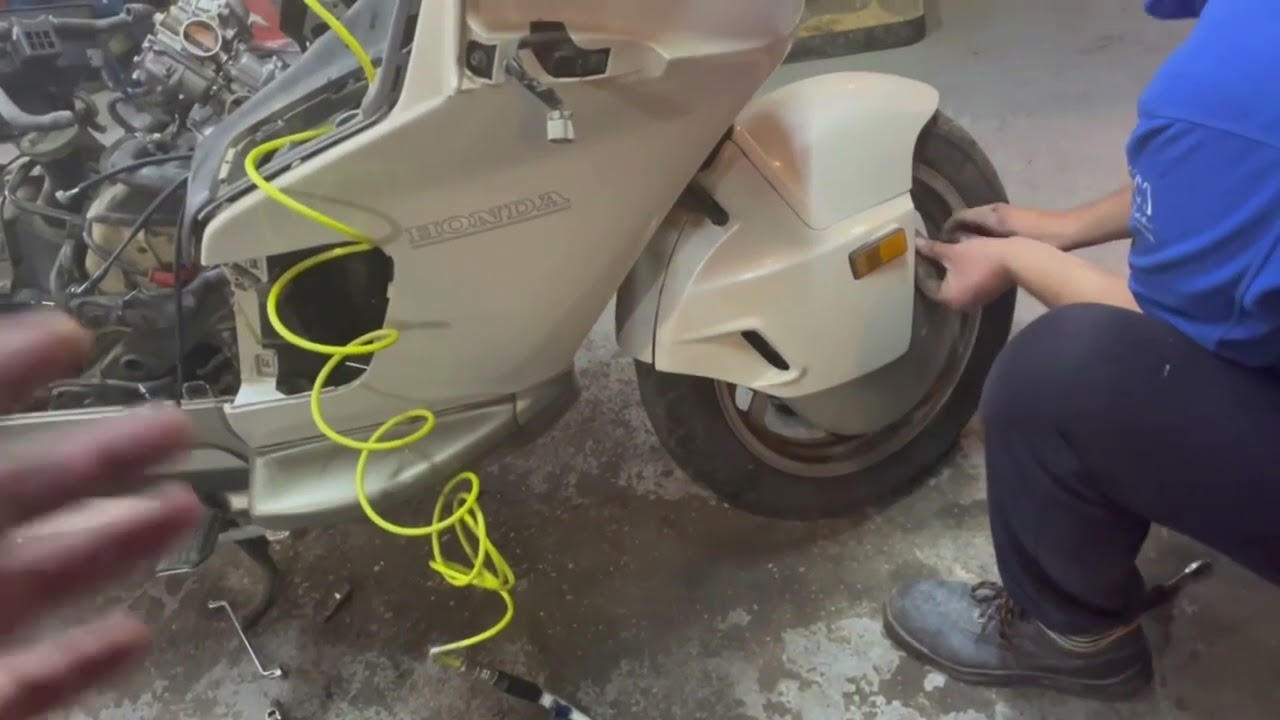 Taschner Garage - Honda PC 800 Pacific Coast