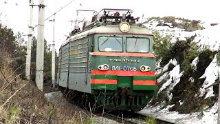 «ВДРУГ откуда ни возьмись» Электровоз ВЛ11-070/110А с грузовым поездом