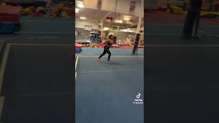 #gymnast #viraltiktokvideo #backhandspring #gymnasticflips #tiktokviralvideo #fyppp #fypppppppppppp