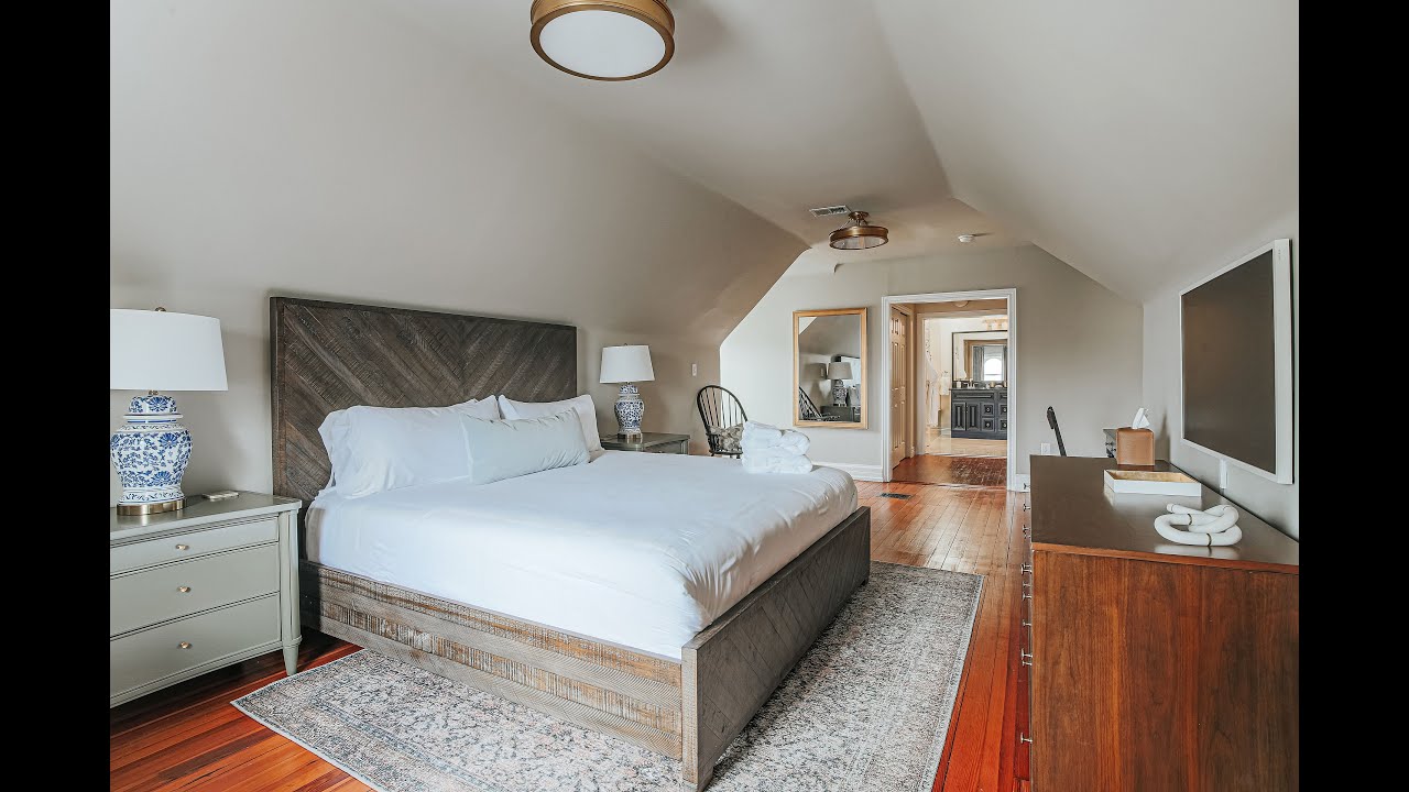 The Frederick Suite  - Historic Berkeley Place - a Boutique Hotel in Staunton VA