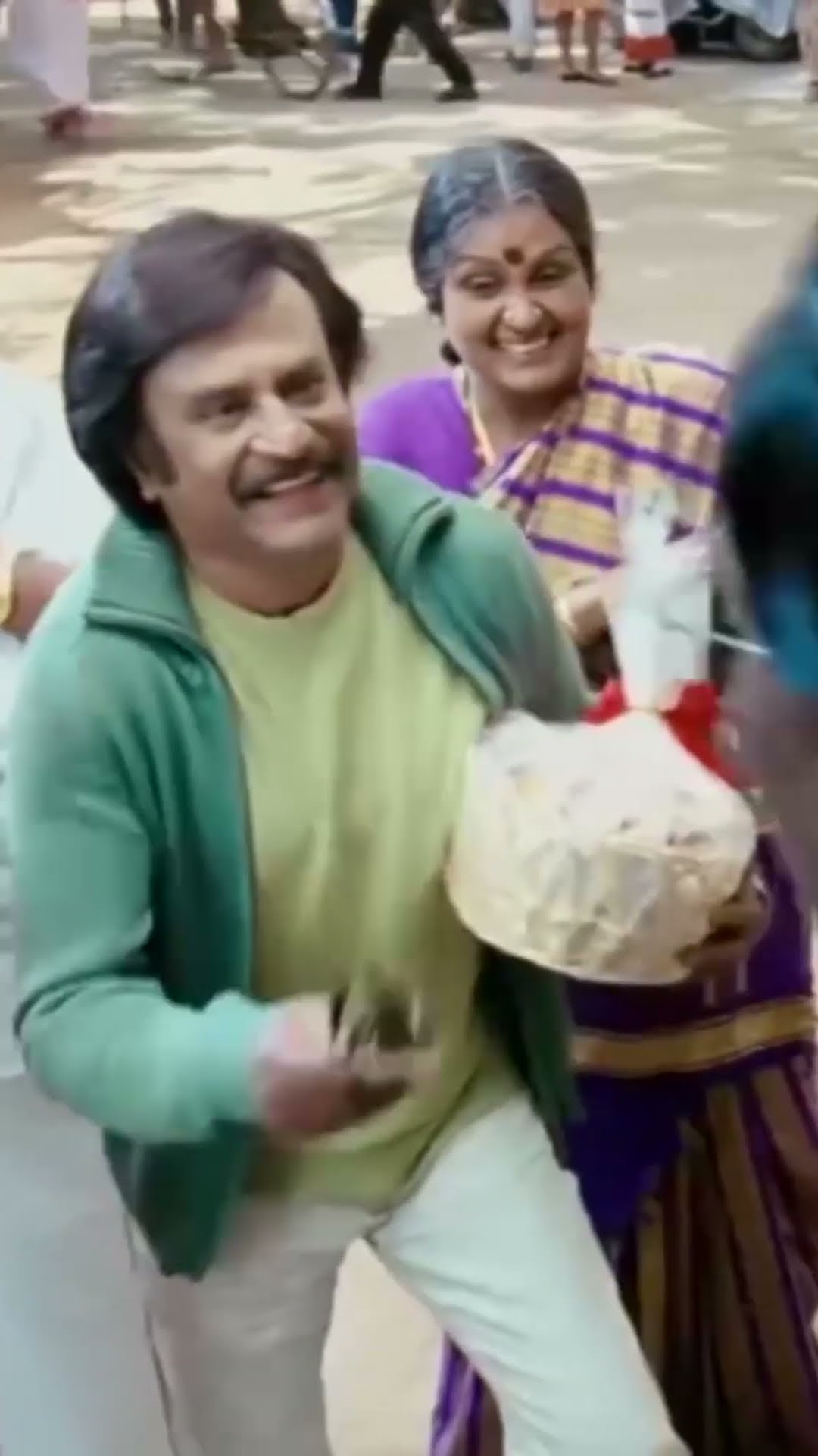 Rajinikanth Shriya Saran Ka Haath Maangne Aaya Hai