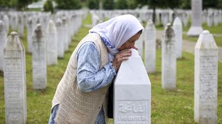 Serbes de Bosnie vent debout contre les plans de journée commémorative du génocide à Srebrenica