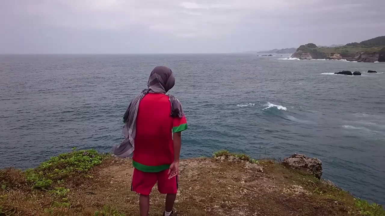 Pantai Karang Bolong Pacitan Jawa Timur