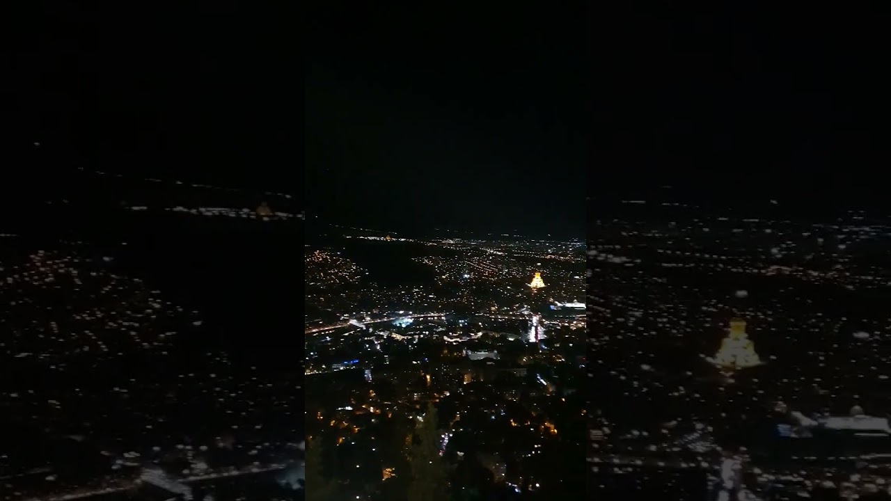 Вид на вечерний Тбилиси с террасы ресторана Funicular ✨️ 