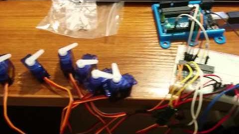 Arduino Uno + TLC5940 drives some servos