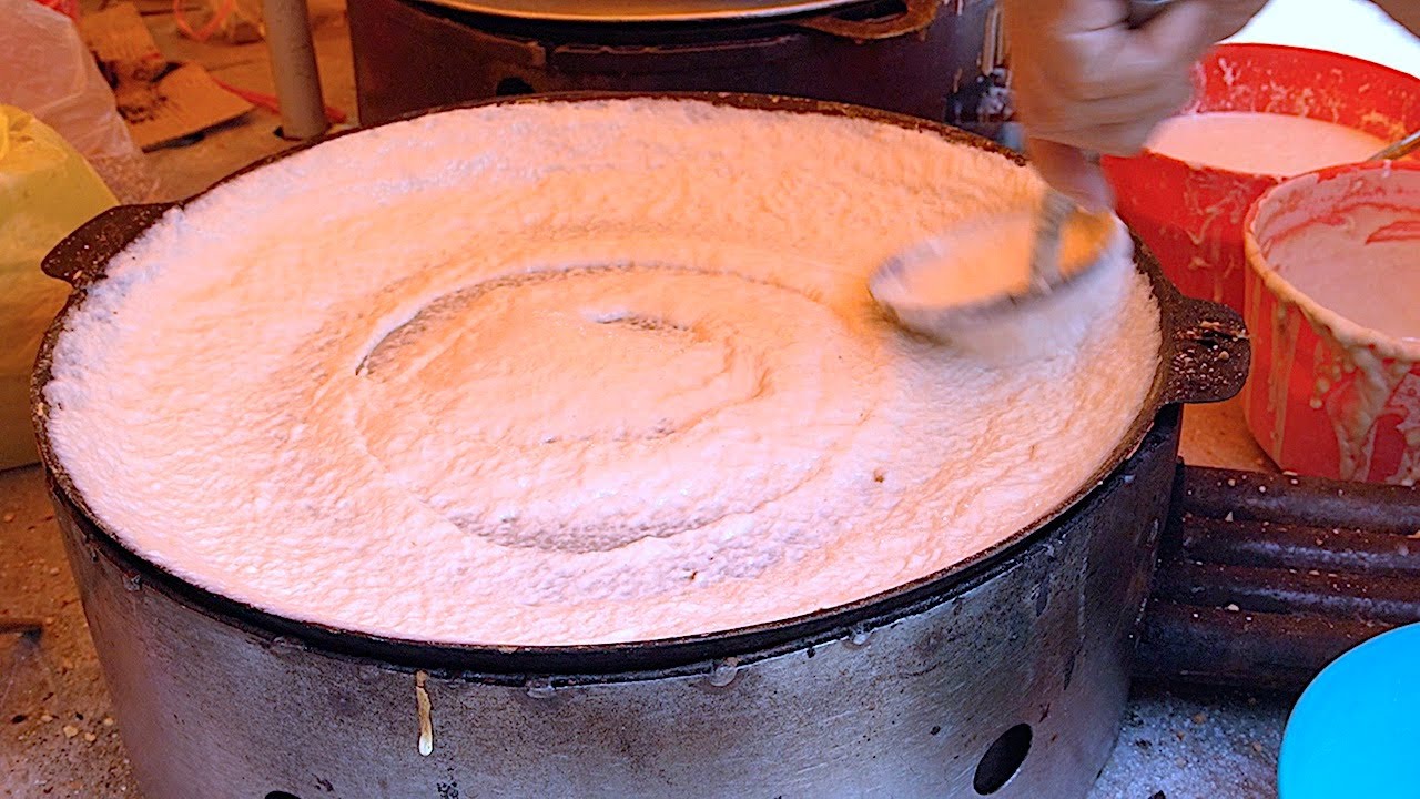 Grandpa's Huge Peanut Pancake - Malaysian Street Food