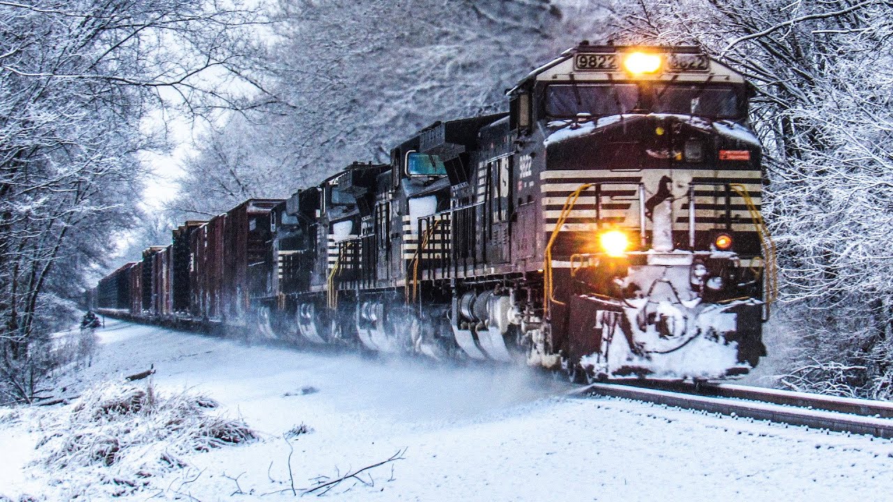 NS Trains in the Snow on the Lafayette District!