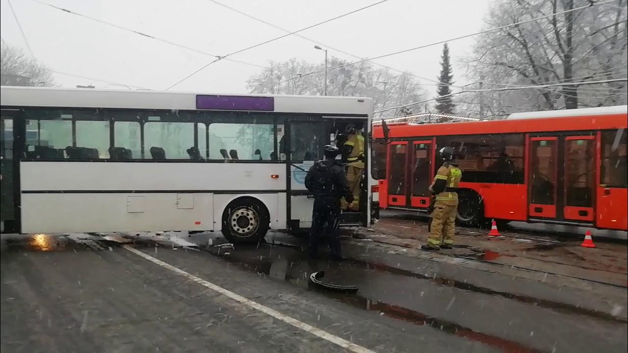 Дтп с автобусом в курске. ДТП Калининград автобус. Авария автобус 120 Калининград. 28ъиюня Калининград ДТП С автобусом.