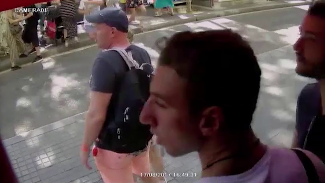 Cámara seguridad graba el paso de una furgoneta en la Rambla de Barcelona