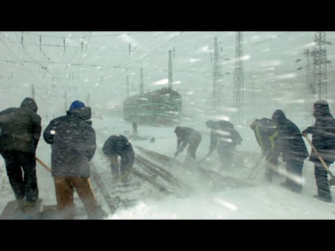 China rare Phenomenon in March! Snow storm buries streets and cars in Henan