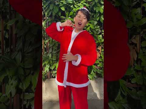 SANTA CLAUS GIVE FOOD TO PEOPLE IN NEED! #shorts