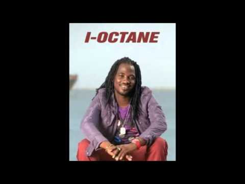 Regarder le vidéoclip de {trackName} par {artistName}