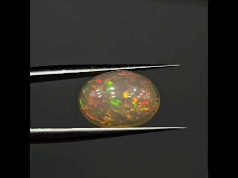 Опал – кабошон, натуральний ювелірний камінь для створення прикрас 2,9 ct, видео 1