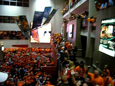 escalator after flyers beat montreal in 5 games 2010 youtube escalator flyers game