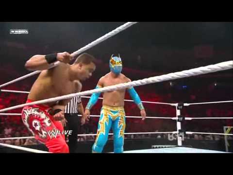 WWE, Sin Cara (Mistico) Debut First Full Match On ...