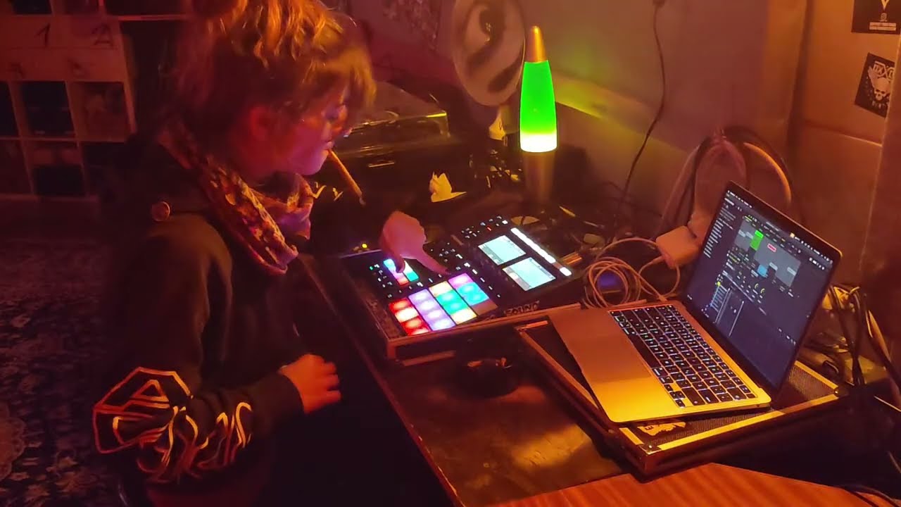 Liveact spinelli__- tekno_DARKEN Soundsystem 