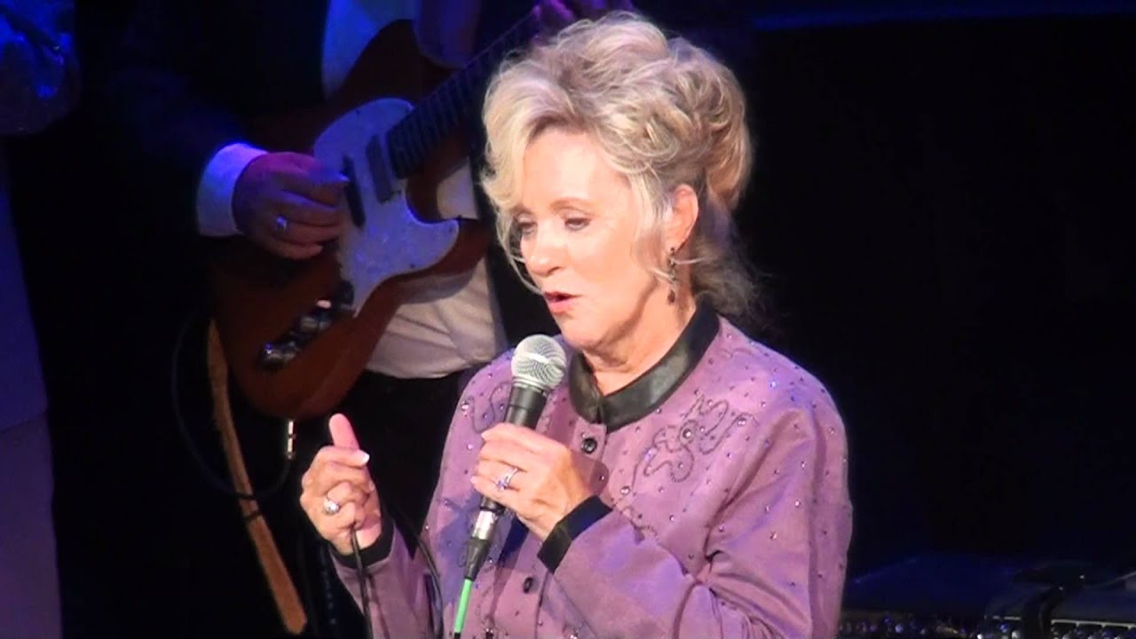 Connie Smith & The Sundowners with Marty Stuart - Singing The Blues