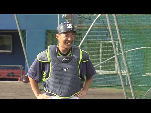 練習動画】嶋基宏と中村悠平 笑顔で特訓 - YouTube