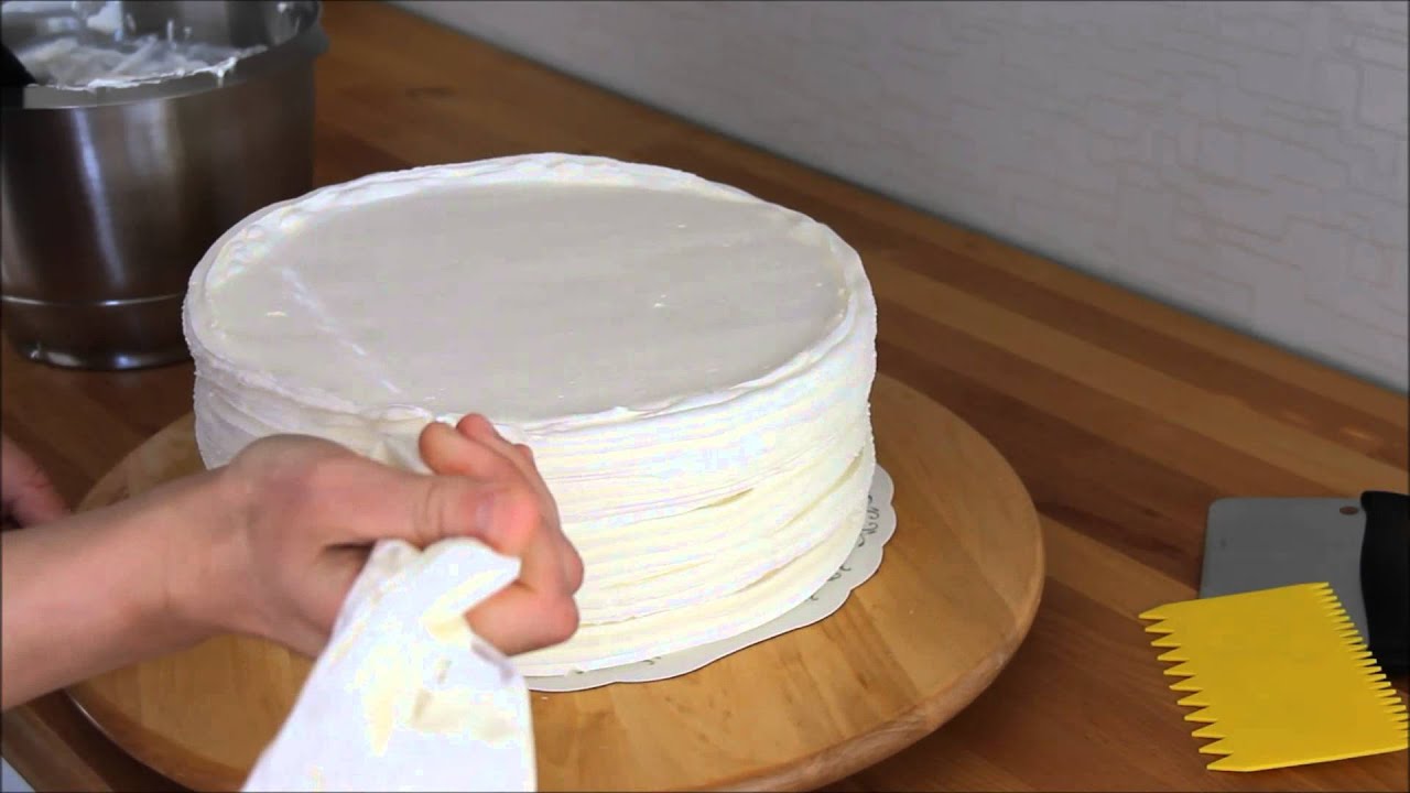 Täytekakun kuorrutus kermalla