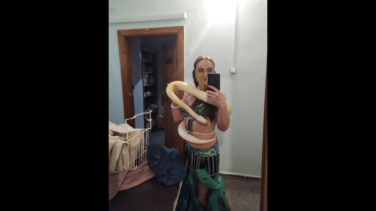 Танец с питоном.Dance with python. - YouTube