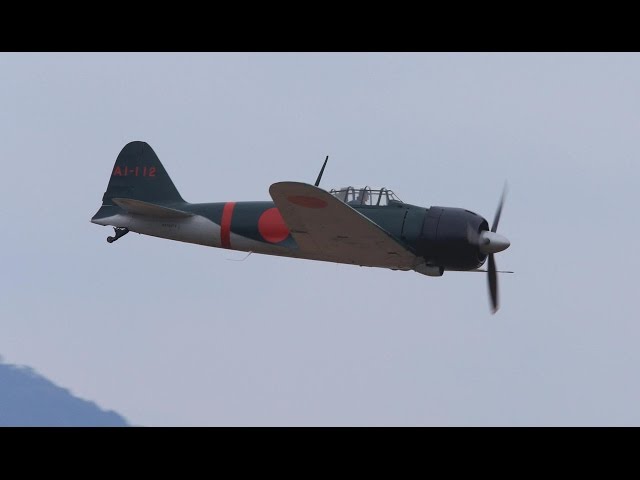 零戦、日本の空を飛ぶ 鹿児島・海自基地で試験飛行 - YouTube