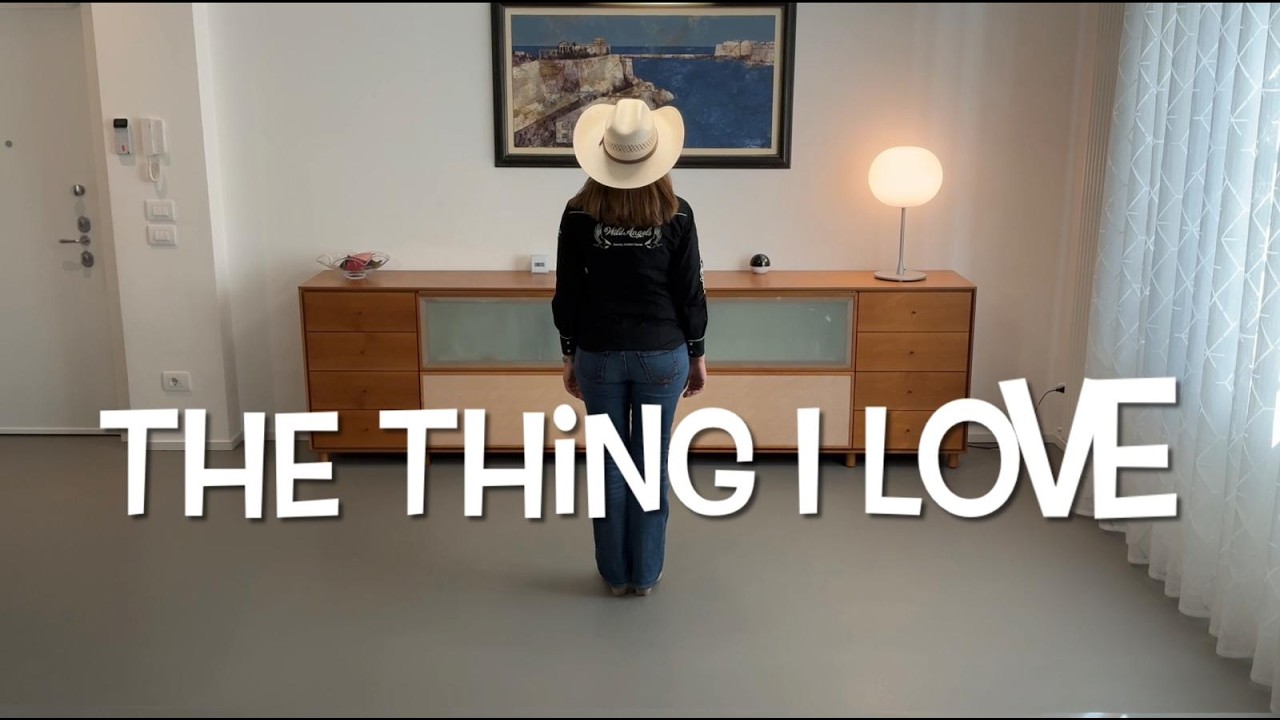 То, что я люблю: линейные танцы — преподавание (на английском и итальянском языках) и танцы.