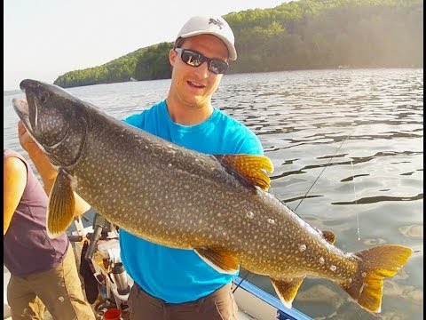 Elle pêche une truite de 28 livres sur le lac Memphrémagog - Le Reflet du  Lac