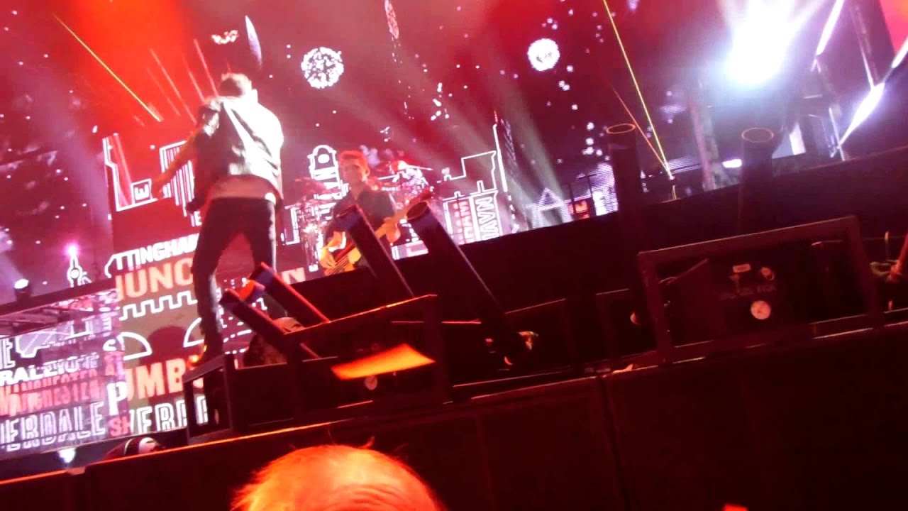 One Direction What Makes You Beautiful Liverpool Front row