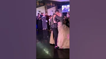 بعد غياب سنين اخوها يفاجئ أخته بيوم عرسها 