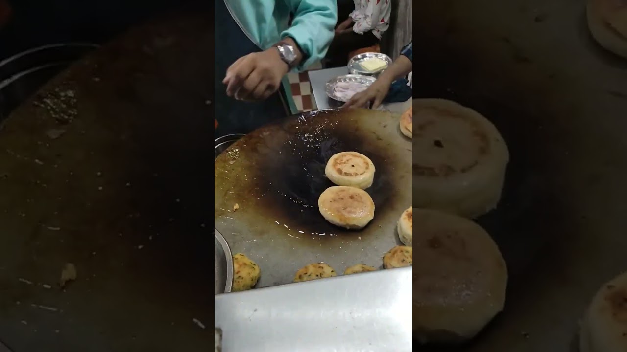 Chappan Dukhan ka famous Johnny Hot dog 