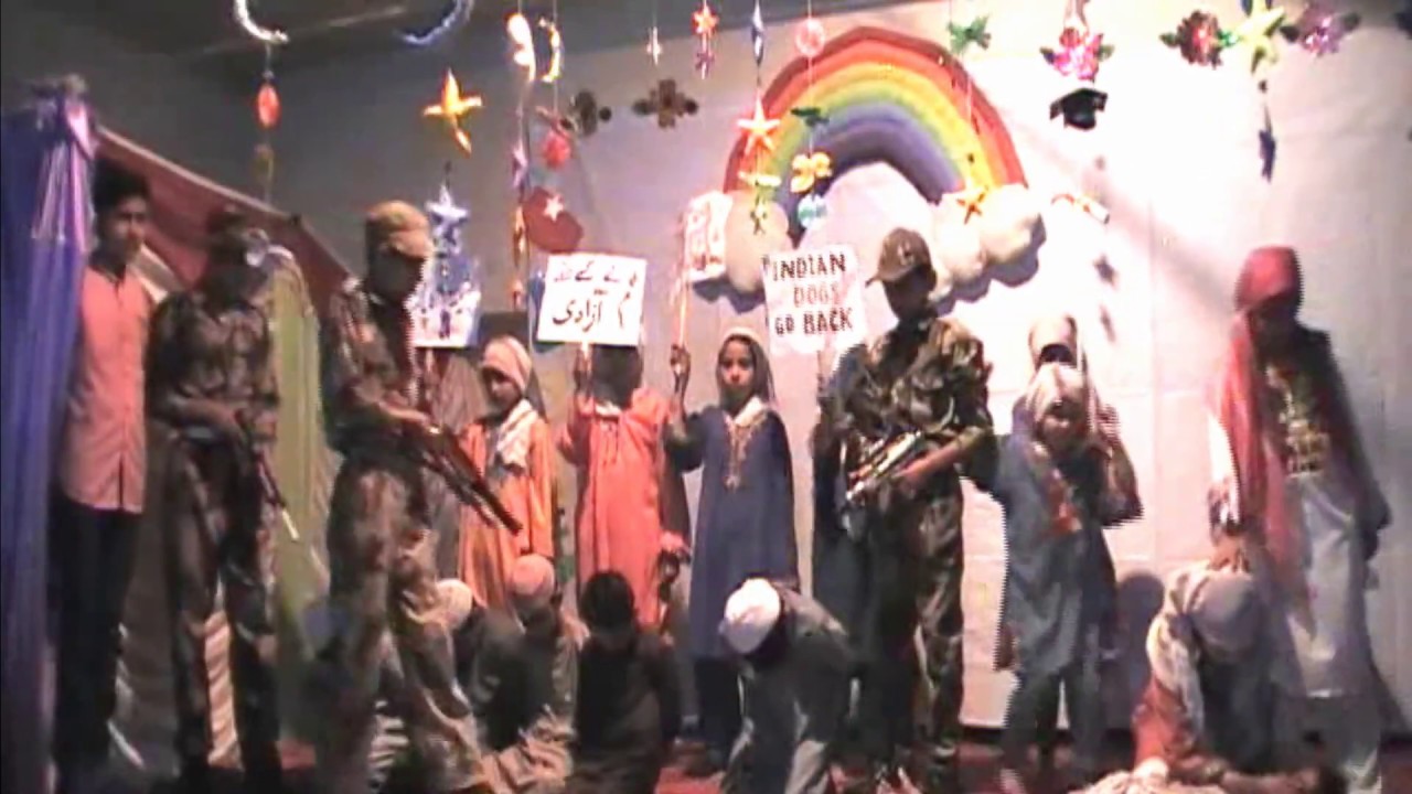 dunia-k-munsifo-slamti-k-zamino-tableau-show-by-nursery-to-5th-class