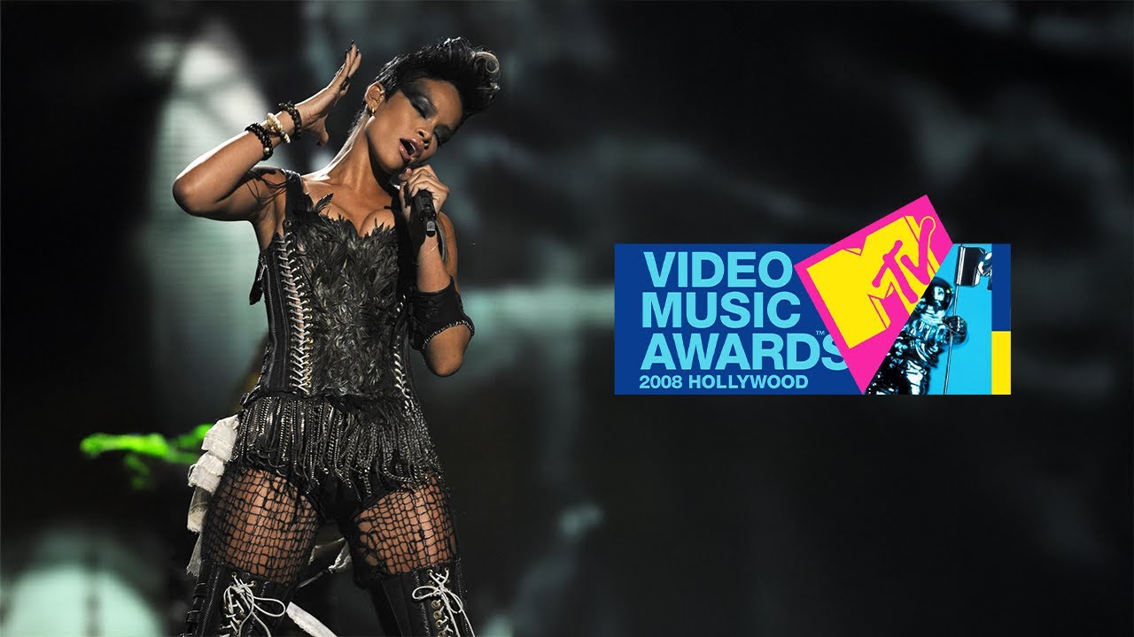 Rihanna - Disturbia (VMAs 2008 Studio Version) Rihanna - Disturbia (VMAs 2008 Studio Version)