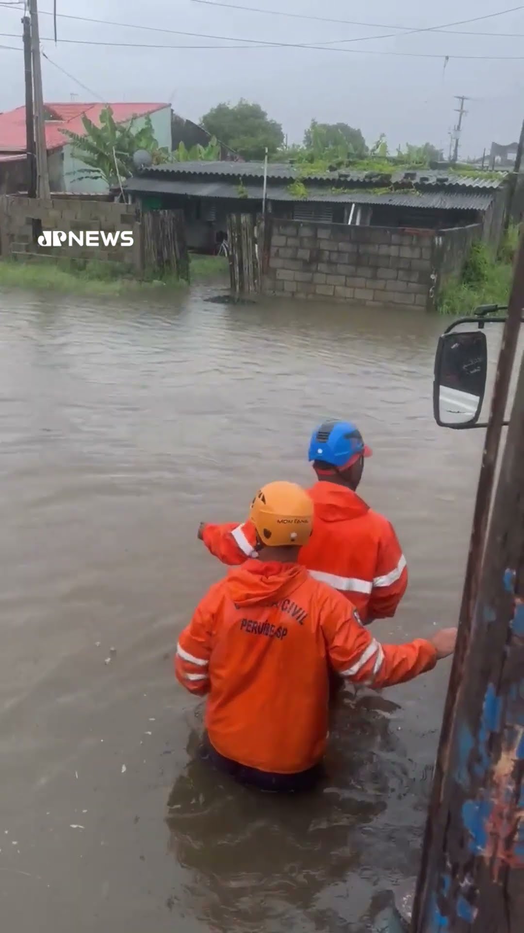 Chuva intensa deixa desabrigados e causa alagamentos em Peruíbe #shorts