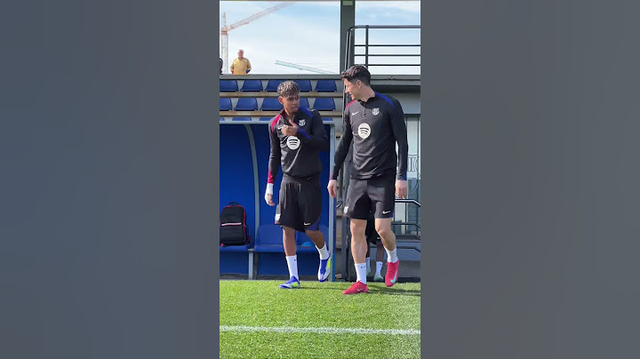 Lamine Yamal and Lewy, what do you think they are talking about? 😃 #fcbarcelona #football #shorts