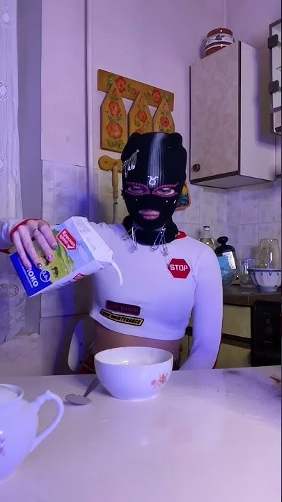 Хлопья с молоком #shorts - YouTube