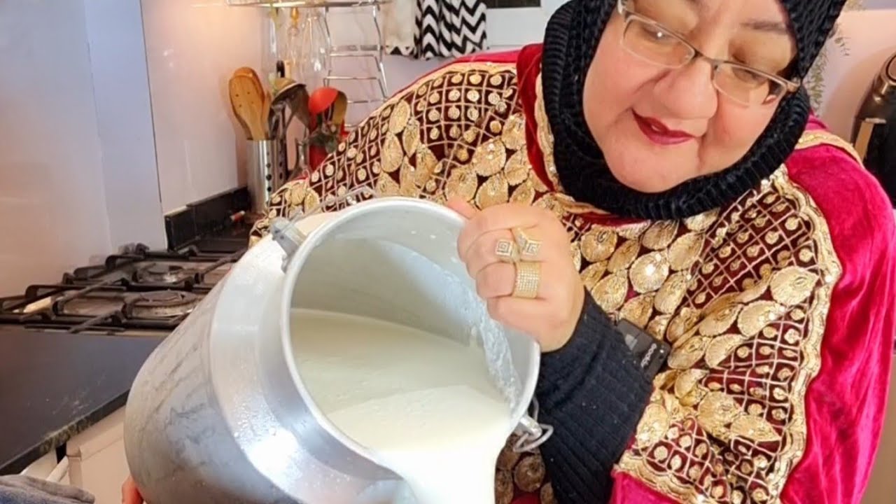عشرة كيلو لبن حليب طلعت منهم قشطة وزبدة اصلى وجبنة قريش مضمونة بخيرها