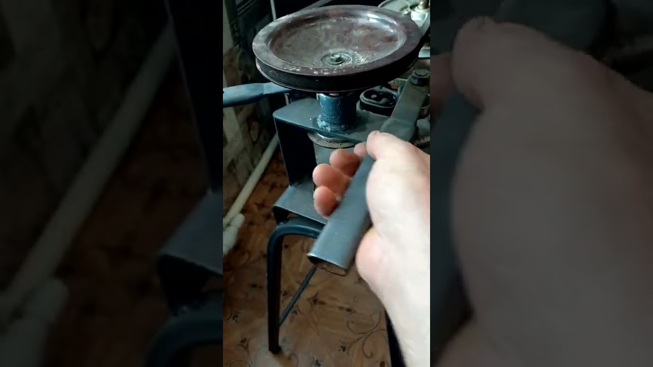 Самодельный станок для закатки жестяных банок.