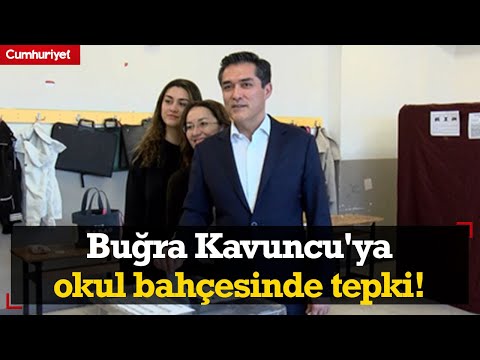 Oyunu kullanan İYİ Parti İstanbul adayı Buğra Kavuncu'ya okul bahçesinde tepki