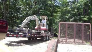 Mini Excavator Unloading mud mats