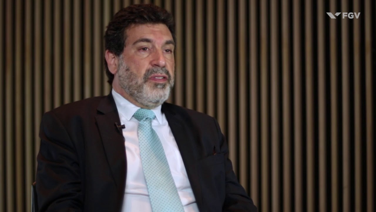 law of supply and demand Prof. Walter Cintra, Coordenador do CEAHS • Acreditações Internacionais