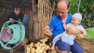 The mother brought the car to her child.Single father built a duck coop and gardening