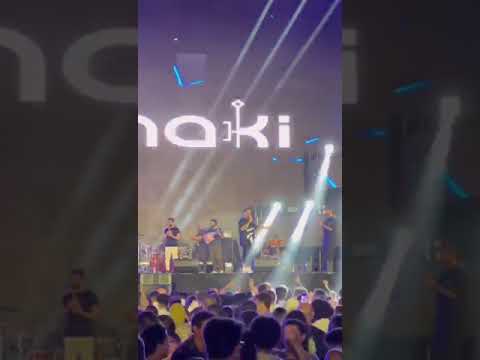 انا روحي روحي فيك هتجنن عليك انا ابيع الدنيا واشتريك عمري بين ايديك محمد حماقي