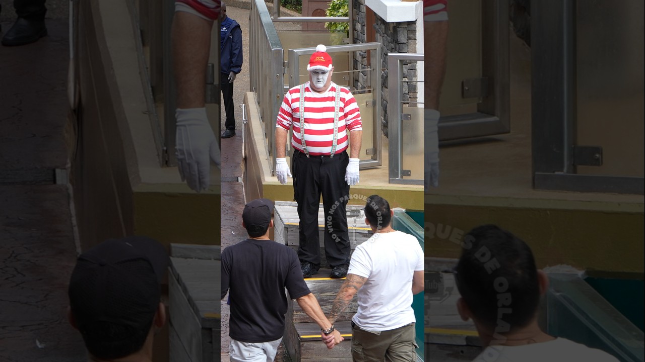 Tom o mímico quis interagir com esses homens 😂🤣 #tomthemime #seaworldmime #seaworldorlando
