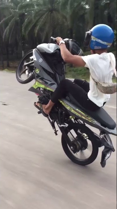 Aksi Menarik penunggang Y15zr/Ysuku..Wily Darat😂