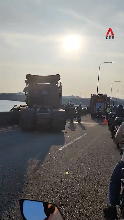 Chemical tank falls into sea near Tuas Second Link; NEA advises against water activities nearby